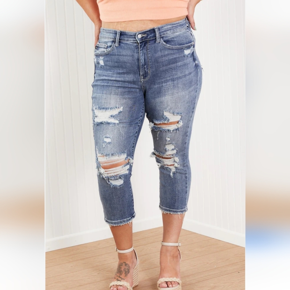 Judy Blue Wren Distressed Skinny Fit Denim Capri